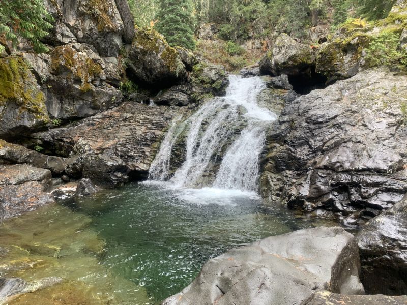 File:Peekaboo Falls.jpg